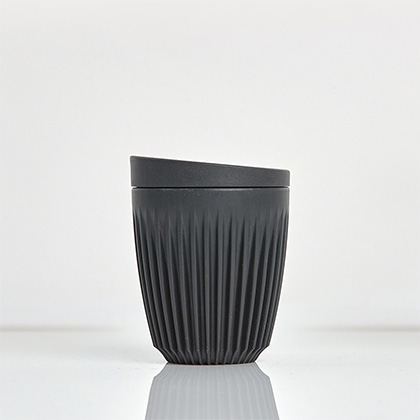 Huskee Cup schwarz mit Deckel - 8 oz
