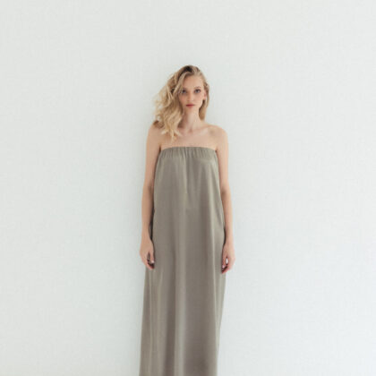 MÓRE SATINKLEID olive