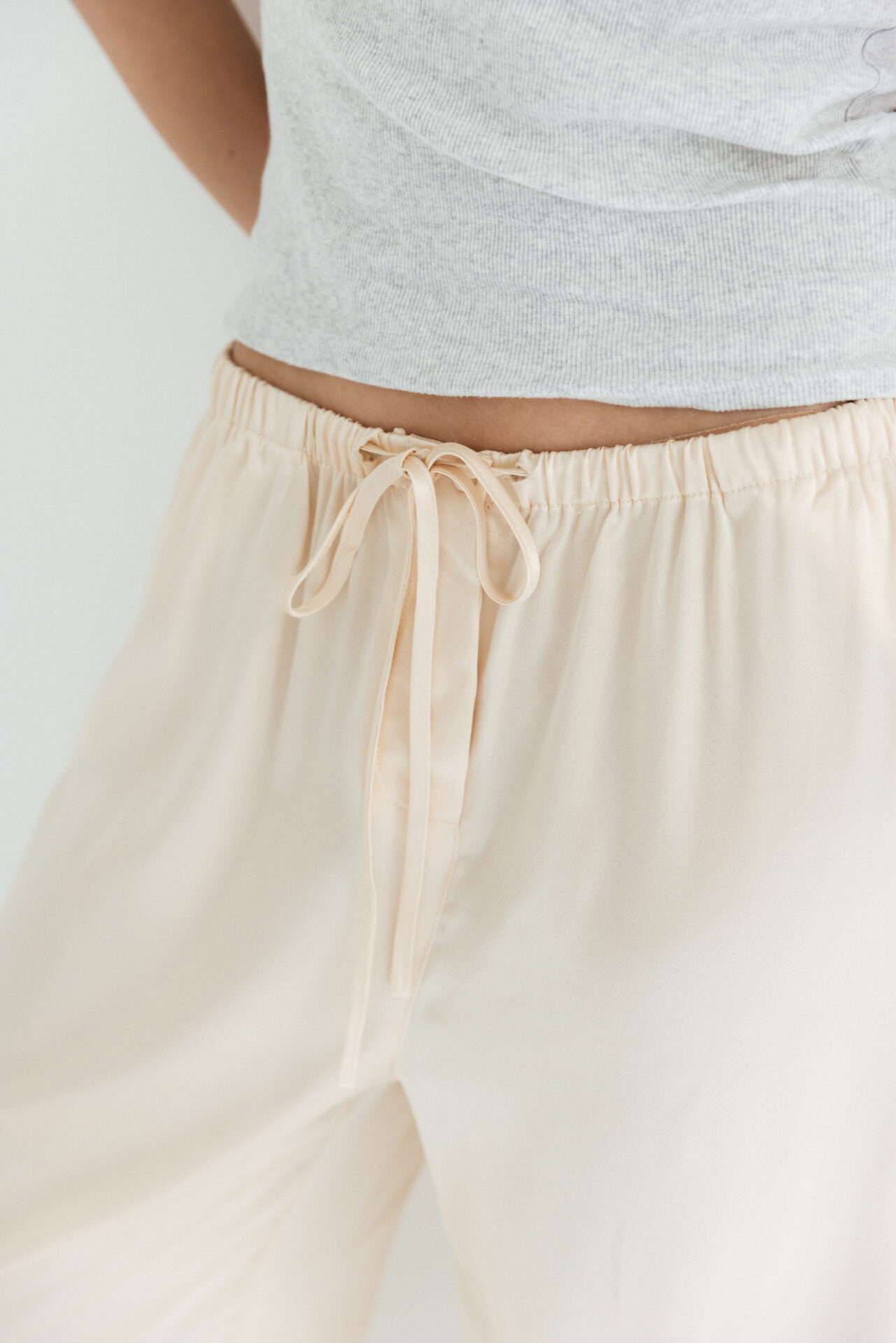 MÓRE SATINHOSE champagner – Bild 7