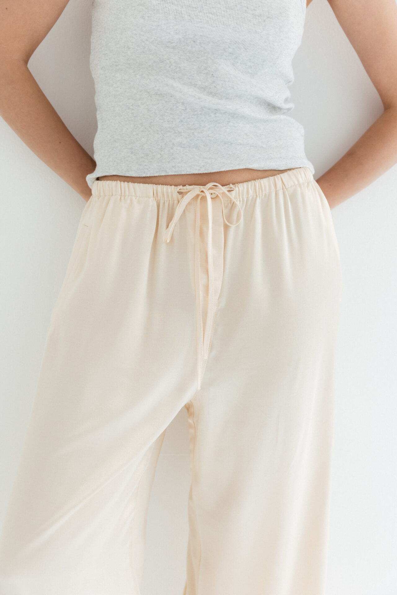 MÓRE SATINHOSE champagner – Bild 6