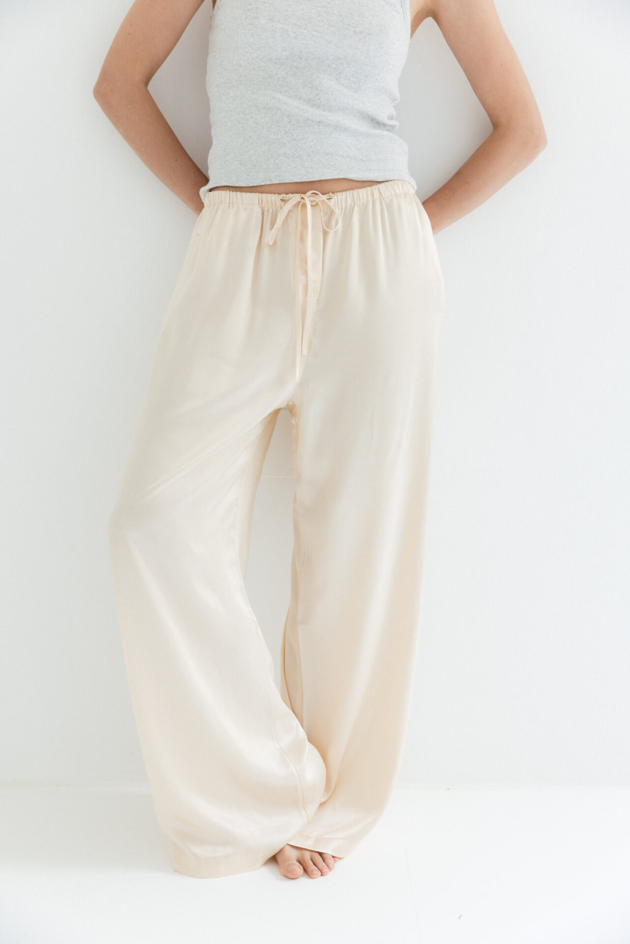 MÓRE SATINHOSE champagner – Bild 5