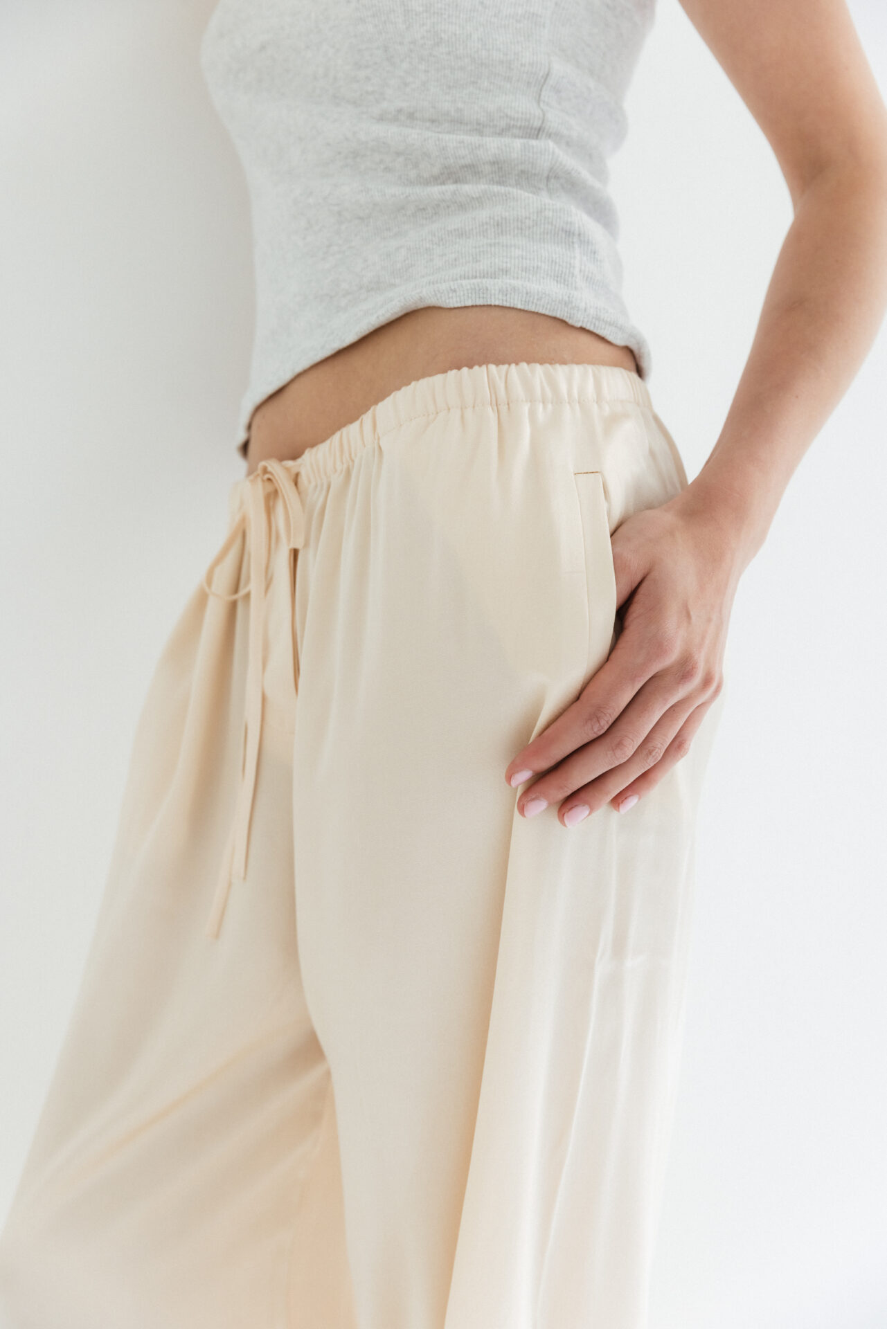 MÓRE SATINHOSE champagner – Bild 3