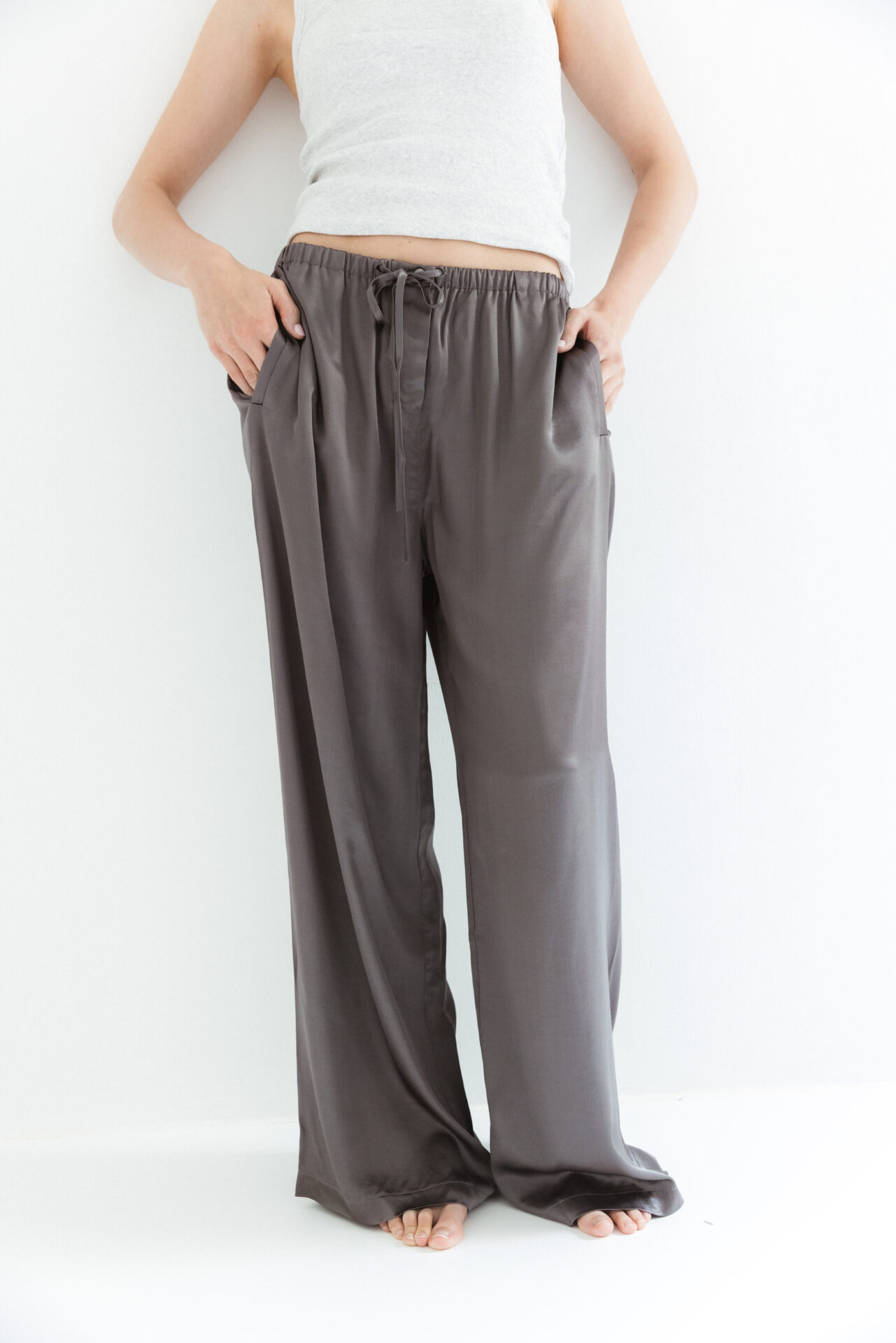 MÓRE SATINHOSE anthrazit – Bild 6