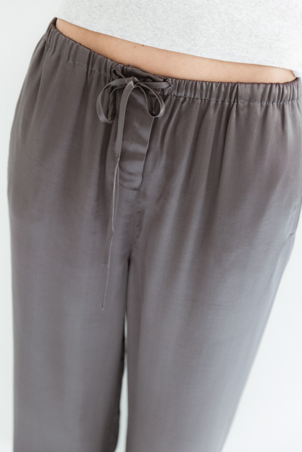 MÓRE SATINHOSE anthrazit – Bild 5
